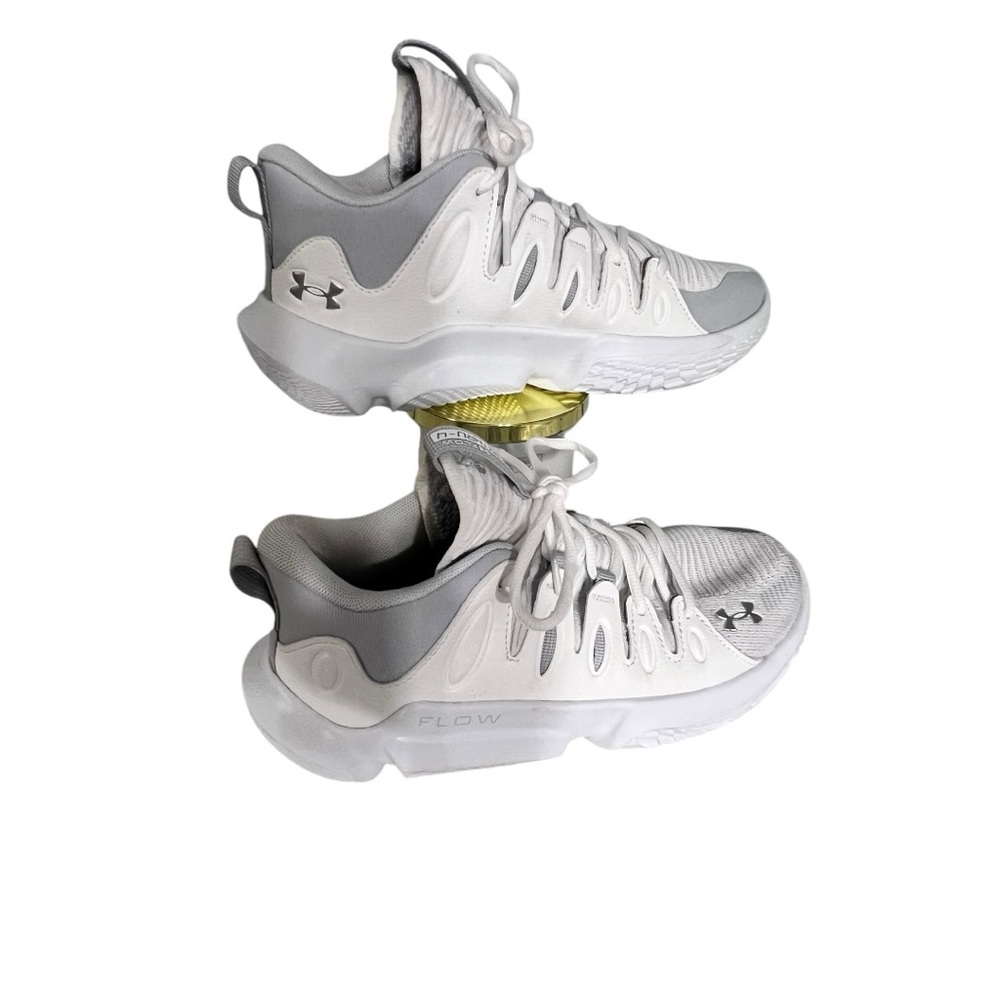 Under Armour  women’s flow breakthrough sz 9